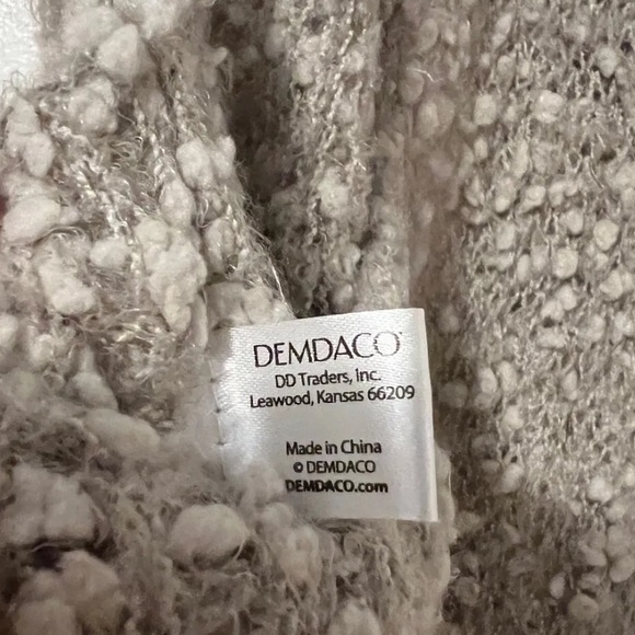 Demdaco Women's One Size Soft Knit Nylon Giving Shawl Wrap with Pocket in Taupe - Picture 4 of 6